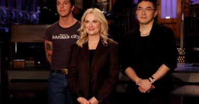 Amy Poehler Brings A Retro Flair To ‘SNL’ With Tina Fey And Seth Meyers
