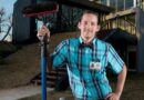 An entrepreneur who leveraged books to build a 6-figure window cleaning business shares the hack that pushes him to finish a book a month