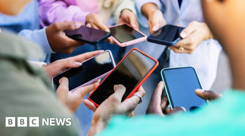 Apple and Samsung users in UK may be due share of £480m payout