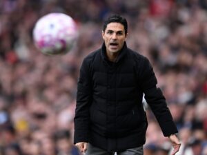 Arsenal look to extend Premier League lead in London derby at Fulham