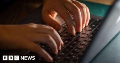 Bereaved families call for inquiry after suicide website warnings 'ignored'