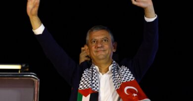 Court throws out corruption case seeking to oust Turkish opposition leader
