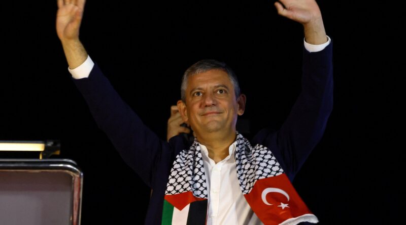 Court throws out corruption case seeking to oust Turkish opposition leader