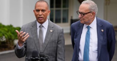 During a White House meeting, Hakeem Jeffries spotted a 'Trump 2028' hat and asked JD Vance 'Hey, bro, you got a problem with this?' | Fortune
