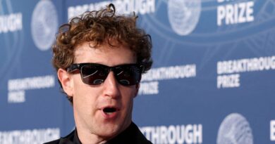 Forget the $100 billion club, there are now 6 people worth over $200 billion