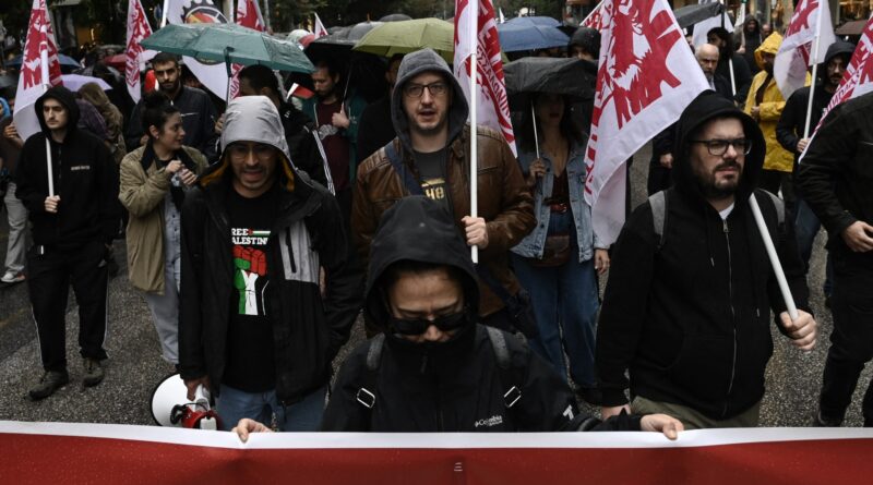Greece labour law protests bring public transport to a halt