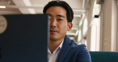 I struggled to make and keep friends as a millionaire. Now, I can only connect with other wealthy people.