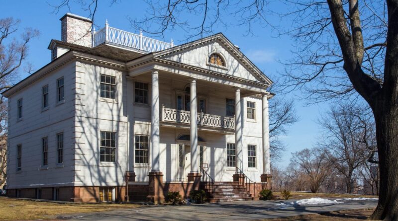 I visited a 'haunted' 18th-century mansion in New York City and saw things I couldn't fully explain