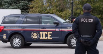 ICE agents are getting a 'super check' today. Here's who is and isn't getting paid as the shutdown drags on.