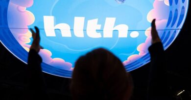 Inside the "Dreamforce of healthcare," where AI hype and fear were hand in hand