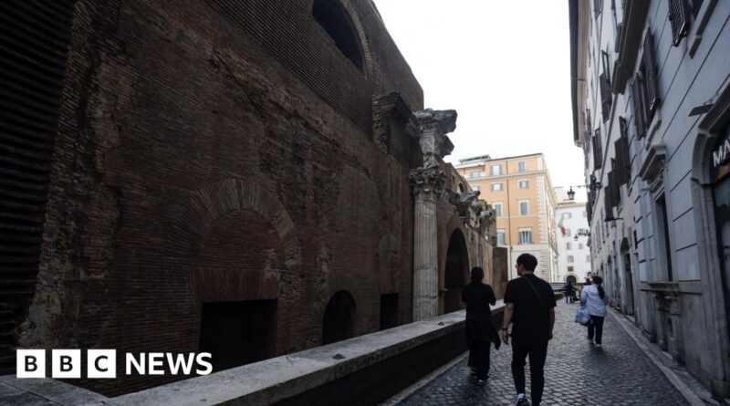 Japanese tourist falls to death at Pantheon in Rome