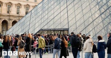 Louvre reopens three days after French crown jewels stolen