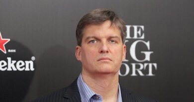 Michael Burry of "The Big Short" is back with his first bubble warning in 2 years