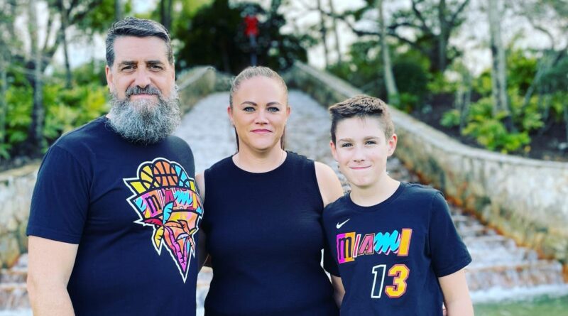 My family of 3 moved from the UK to the US. I'm lonely and worry about our aging parents being so far away.