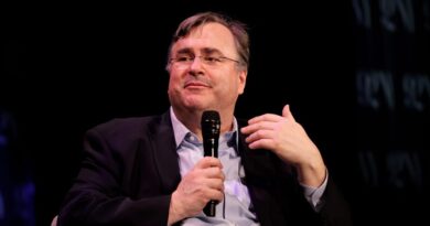 Reid Hoffman asks founders to seek out his negative references before letting him invest
