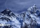 Snowstorm traps 1000 people on slopes of Mount Everest
