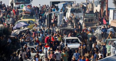 Tens of thousands return to shattered Gaza homes after ceasefire
