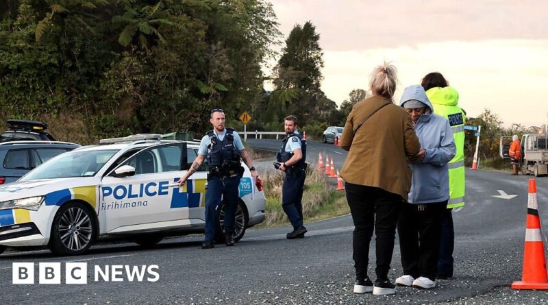 Tom Phillips: Parents apologise for 'trouble' caused by New Zealand fugitive
