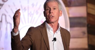 Chris Wright speaking with attendees at the American Conservation Coalition's 2023 Summit.