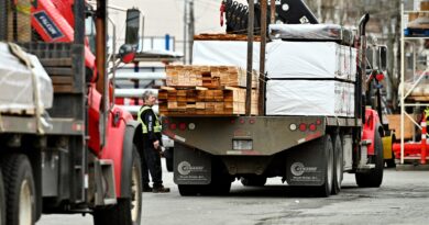 Trump announces 25 percent tariffs on medium and heavy imported trucks