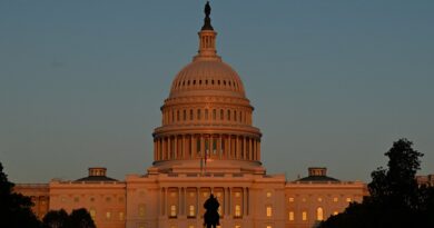 US government shutdown enters third day, expected to last past weekend