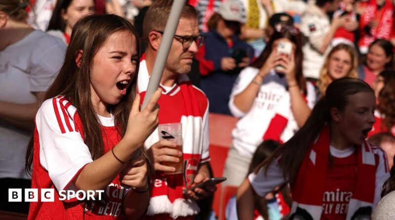 Arsenal women fans