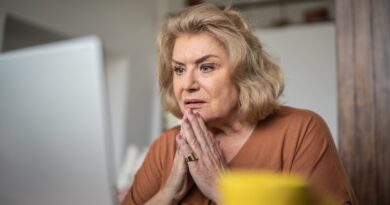 WhatsApp and Messenger add new warnings to help older people avoid online scams | TechCrunch