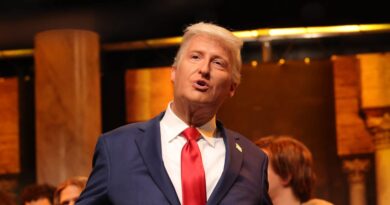 'SNL' returns to a late-night world still finding its footing in Trump's 2nd term