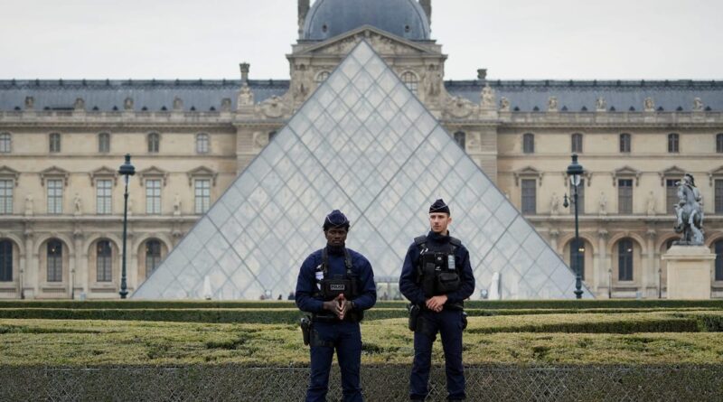 2 suspects in the daring Louvre jewelry heist were convicted of theft together in 2015: Paris prosecutor