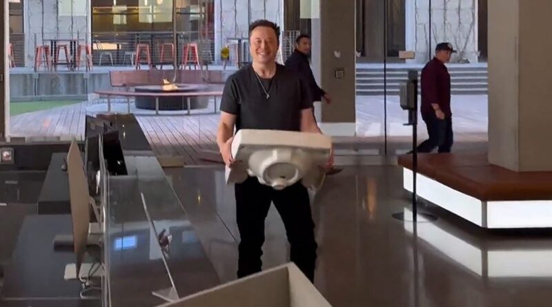Elon Musk comes clean about the sink in his viral Twitter takeover pic