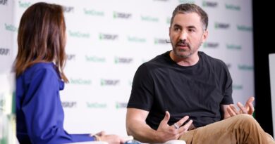 Kevin Rose's simple test for AI hardware -- would you want to punch someone in the face who's wearing it? | TechCrunch