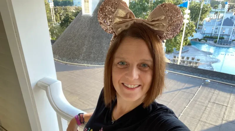 8 things to pack for a Disney vacation and 3 to leave behind, from a travel planner who's visited the parks over 40 times