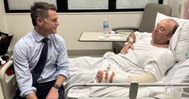 Ahmed al-Ahmed, Syrian Australian who fought off Hanukkah attackers, recovering from surgery