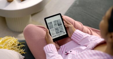 woman reading Kindle