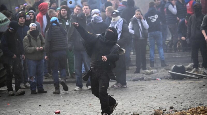 Angry farmers block Brussels roads with tractors over Mercosur trade deal