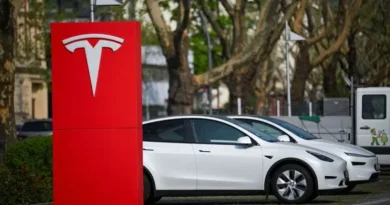 Elon Musk says Tesla FSD will allow you to text and drive in some cases. Police say don't do that.