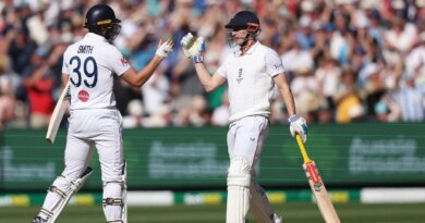 England win chaotic fourth Ashes Test against Australia in Melbourne