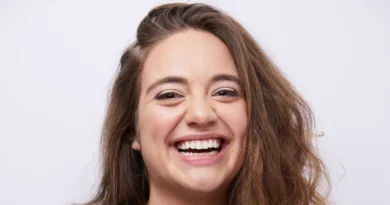 Executive ghostwriter gives LinkedIn makeovers to execs. Here are 4 ways to brag more effectively on your profile.