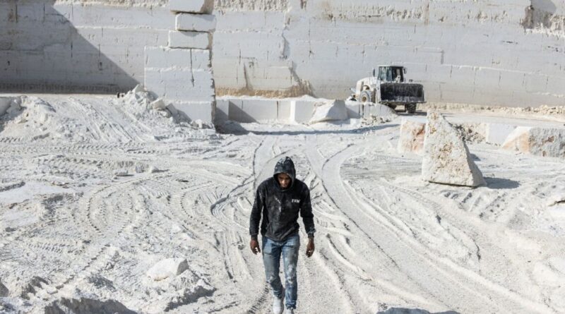 Famed Jerusalem stone still sells despite West Bank economic woes