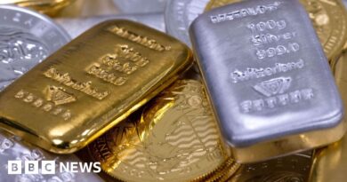 Gold and silver see rollercoaster end to blockbuster year