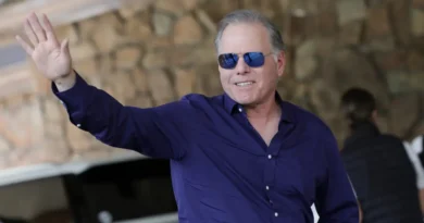 Here's what Warner Bros. Discovery CEO David Zaslav said about the Netflix deal at a company town hall