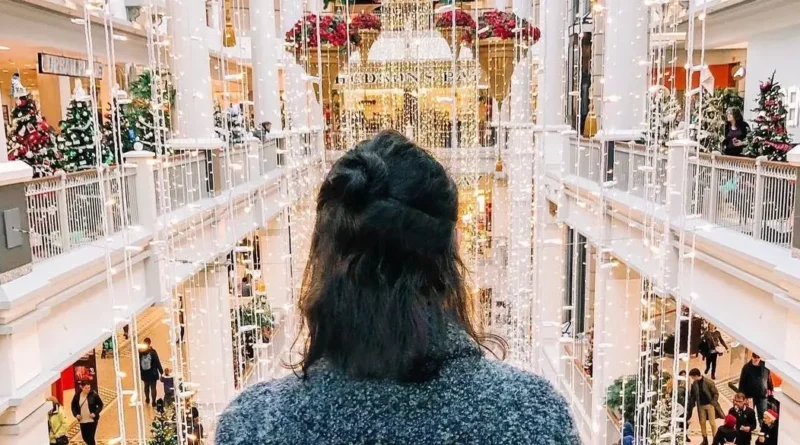 I live in a Canadian town where hundreds of Hallmark movies are filmed. Here's what it's like, fake snow and all.