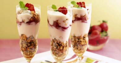 Strawberries and granola yogurt parfaits
