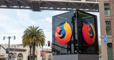 Mozilla Firefox logo outside of San Francisco location with palm tree in backgroundMozilla Firefox logo outside of San Francisco location with palm tree in background