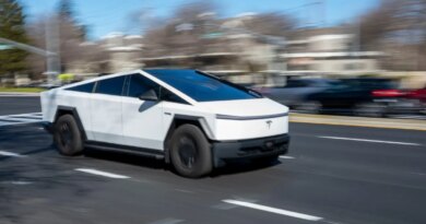 Musk says new Tesla software allows texting and driving, which is illegal in most states | TechCrunch