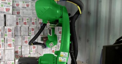 Pickle Robot unloading a Container at UEC-min