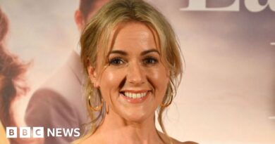 Sophie Kinsella urged me to finish my bestseller, says Jojo Moyes