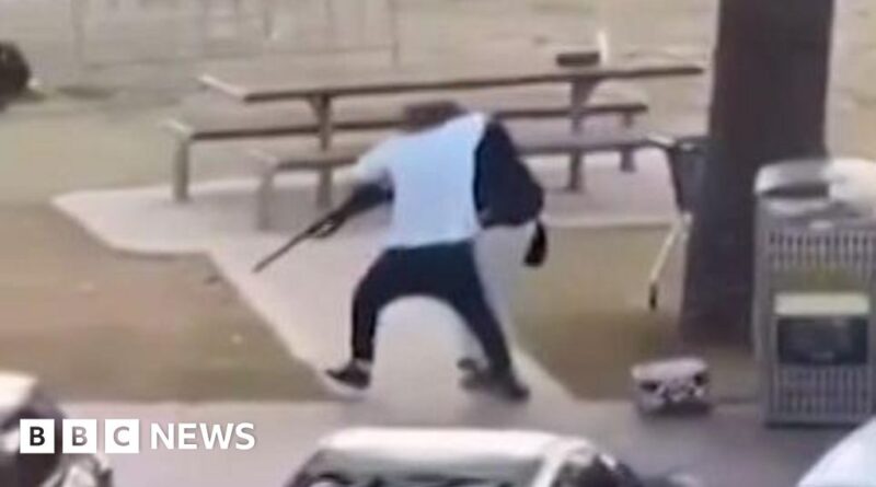 'Hero' who wrestled gun from Bondi shooter named as Ahmed al Ahmed
