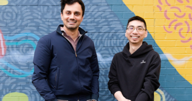Runpod founders Pardeep Singh (right) Zhen Lu (left)