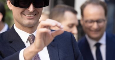 Amazon AI Cuts, Snap Spins Out AR, VR Content Studios Retreat